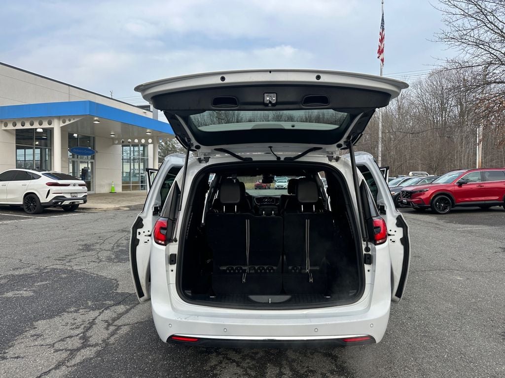 2025 Chrysler Pacifica Select