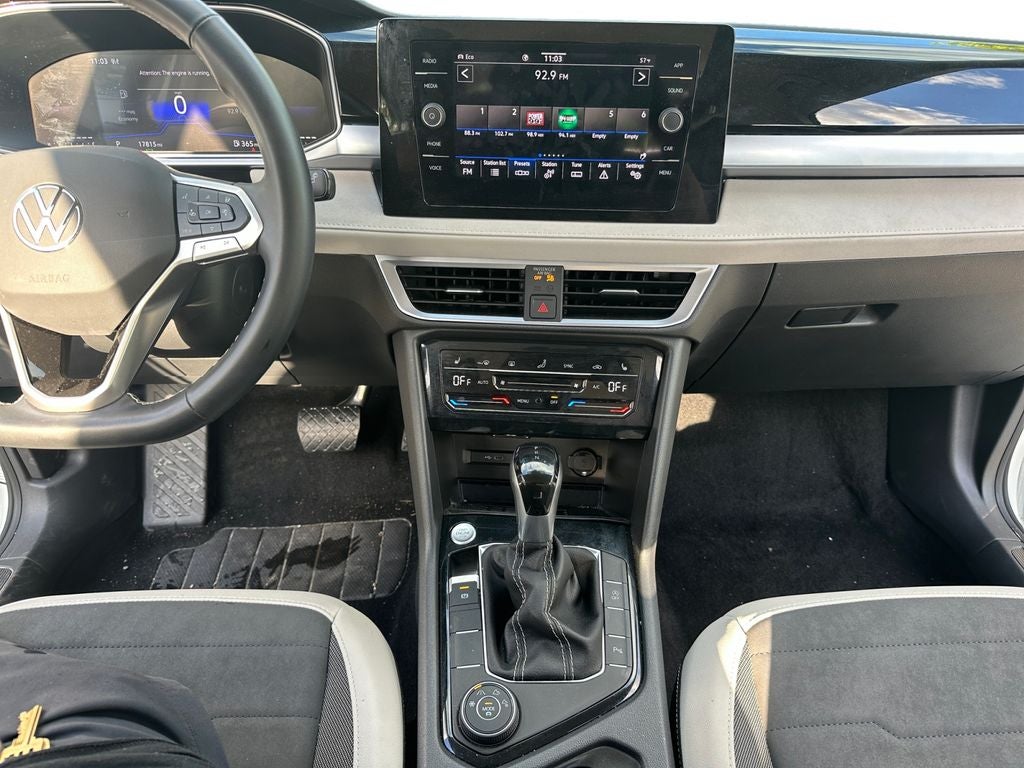 2025 Volkswagen Taos 1.5T SE