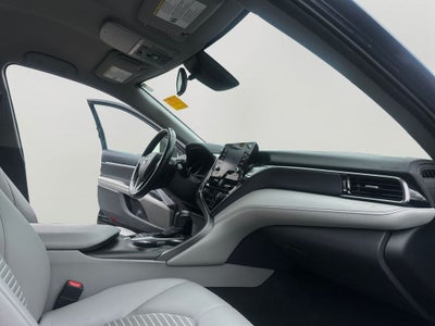 2022 Toyota Camry Hybrid SE
