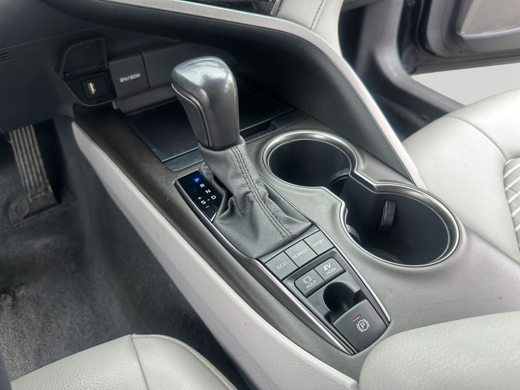 2022 Toyota Camry Hybrid SE