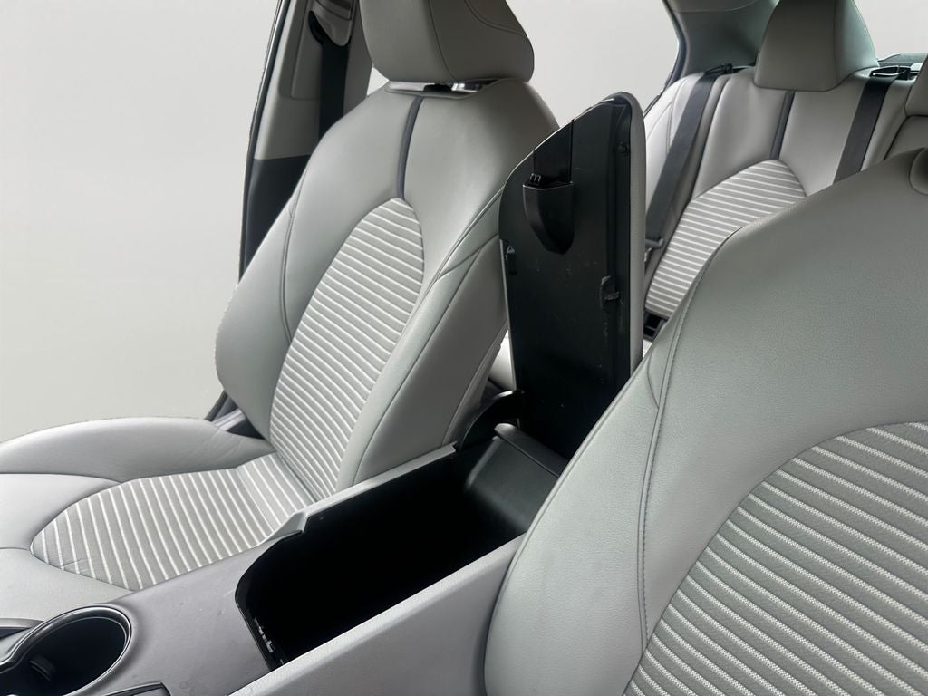 2022 Toyota Camry Hybrid SE