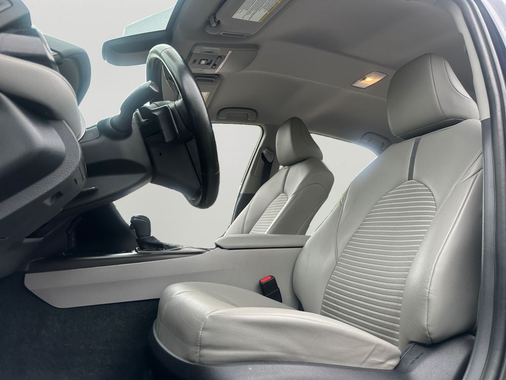2022 Toyota Camry Hybrid SE