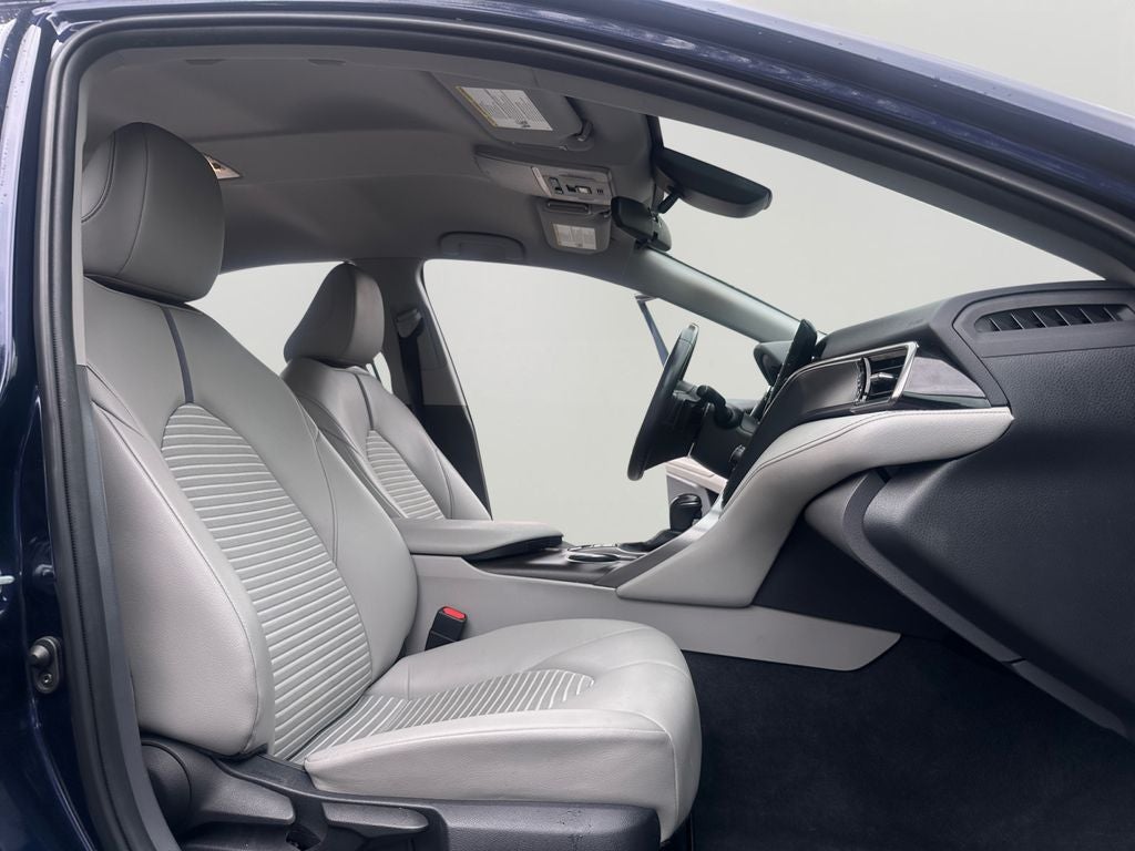 2022 Toyota Camry Hybrid SE