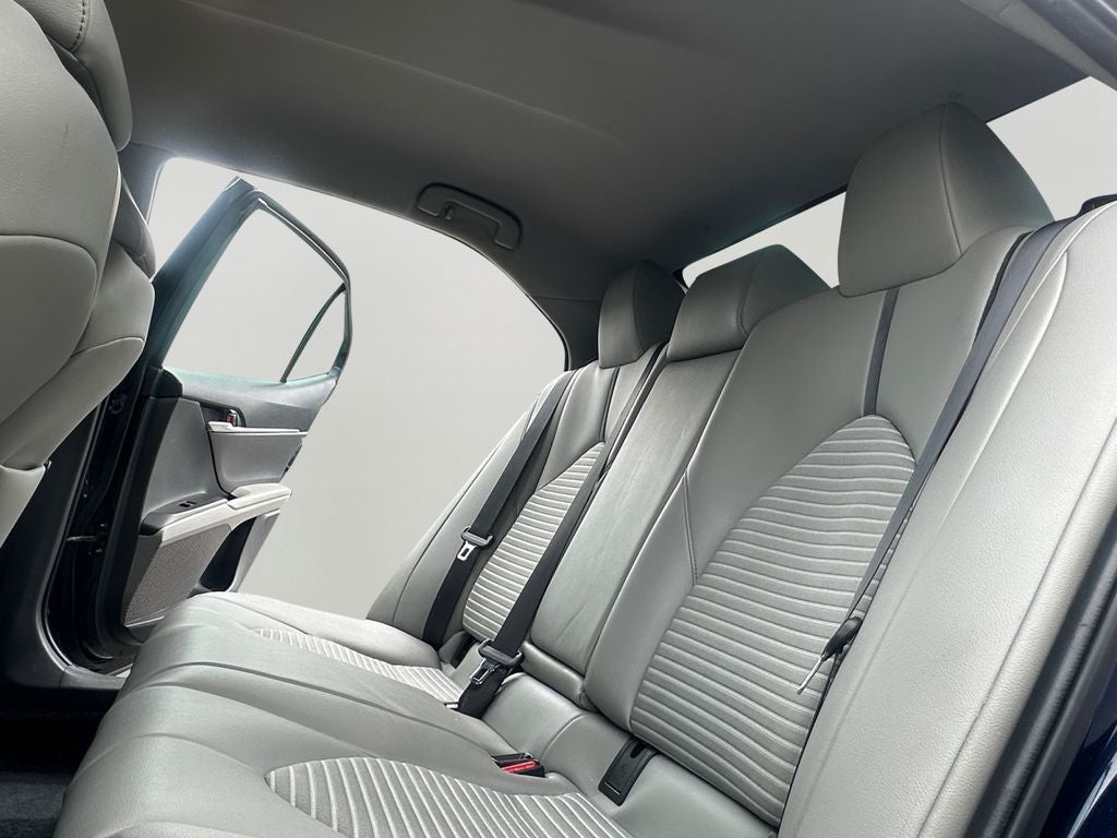 2022 Toyota Camry Hybrid SE