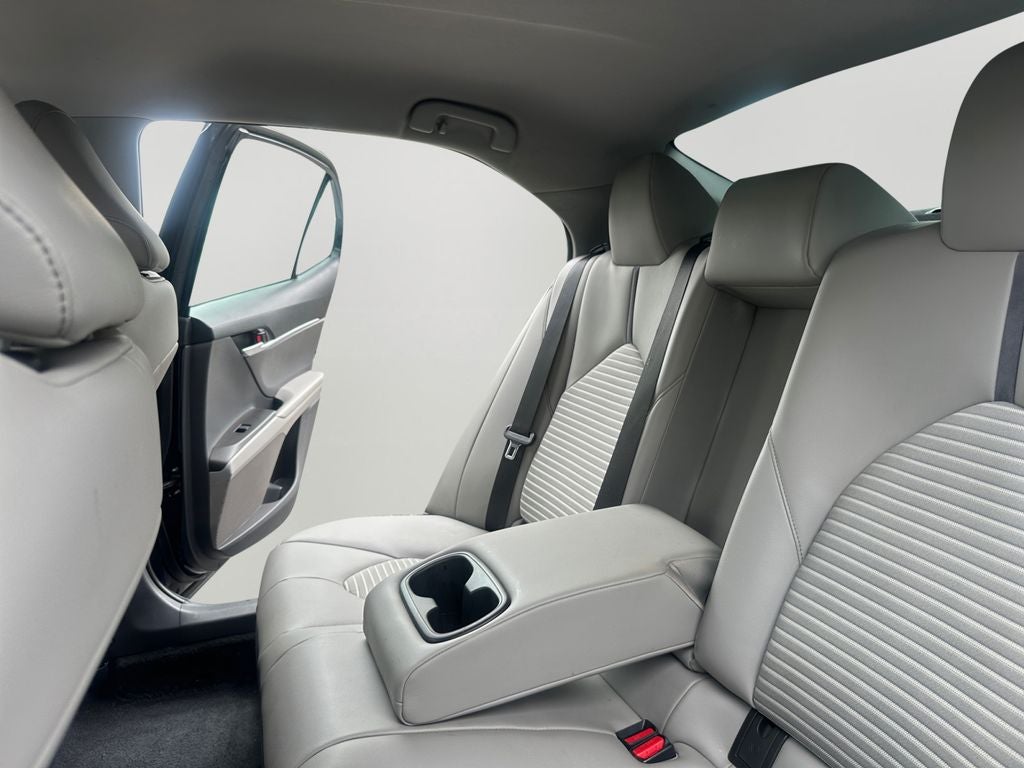 2022 Toyota Camry Hybrid SE