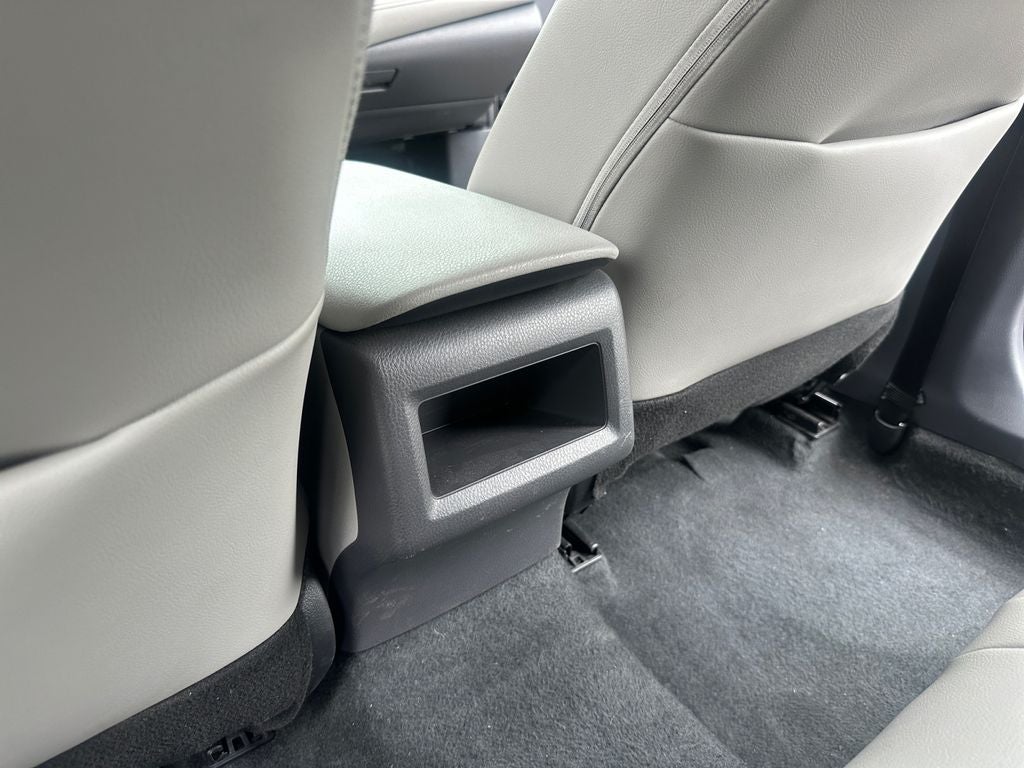 2022 Toyota Camry Hybrid SE
