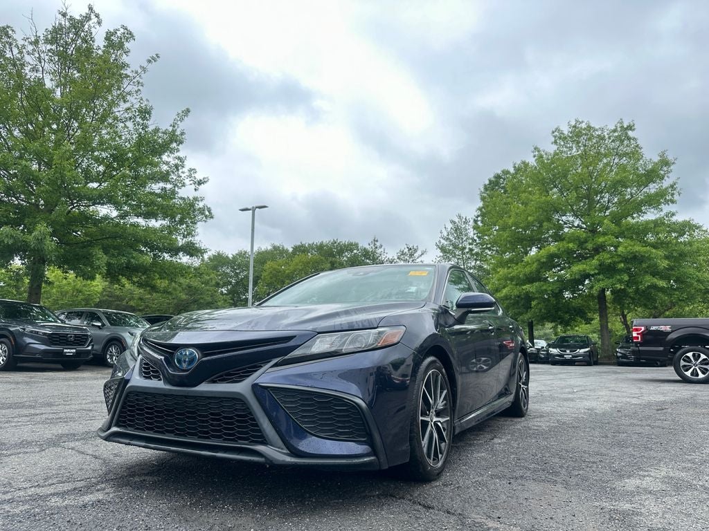 2022 Toyota Camry Hybrid SE