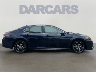 2022 Toyota Camry Hybrid SE