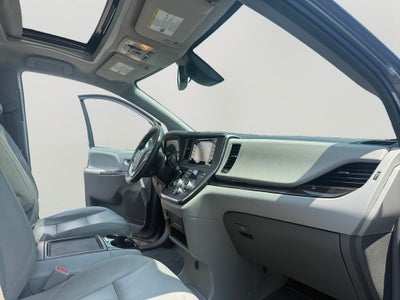 2018 Toyota Sienna XLE 8 Passenger