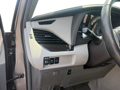 2018 Toyota Sienna XLE 8 Passenger