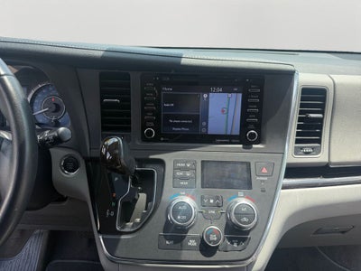 2018 Toyota Sienna XLE 8 Passenger
