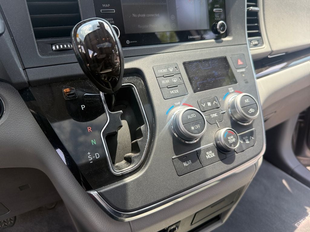 2018 Toyota Sienna XLE 8 Passenger