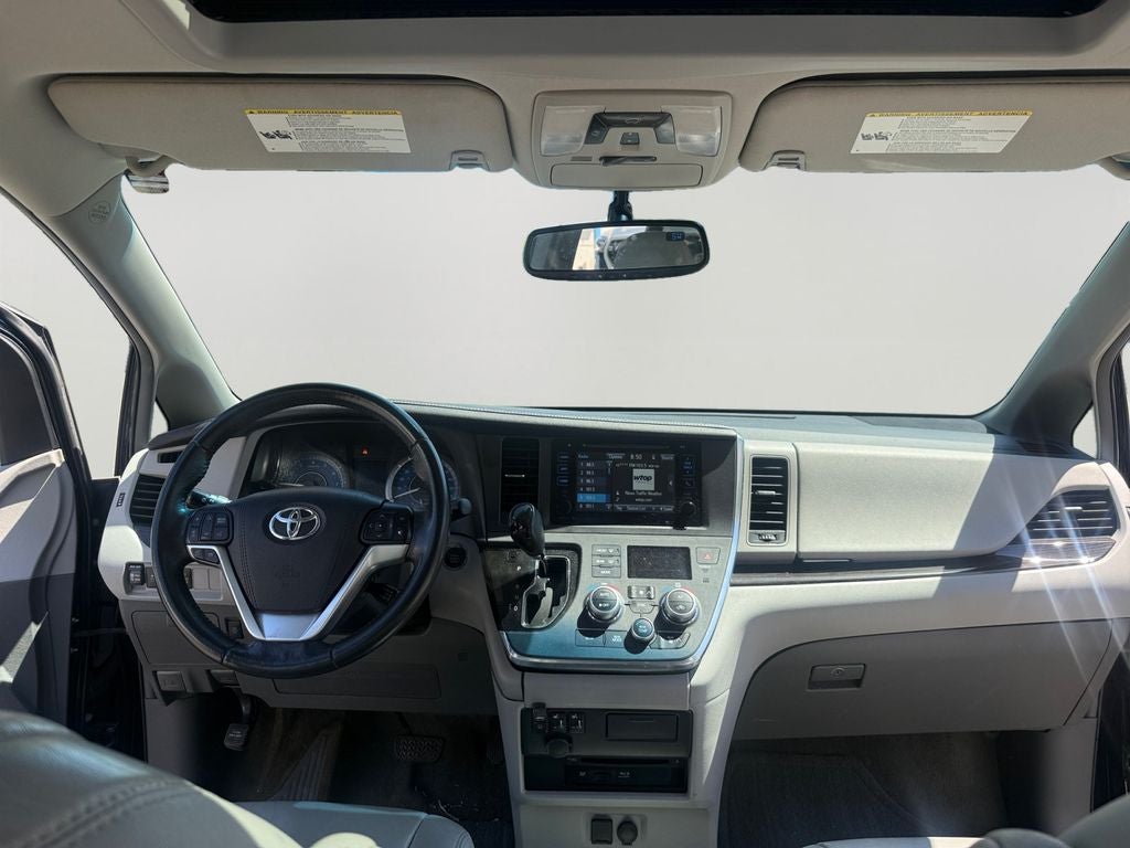 2017 Toyota Sienna XLE Premium 8 Passenger