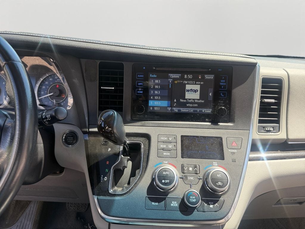 2017 Toyota Sienna XLE Premium 8 Passenger