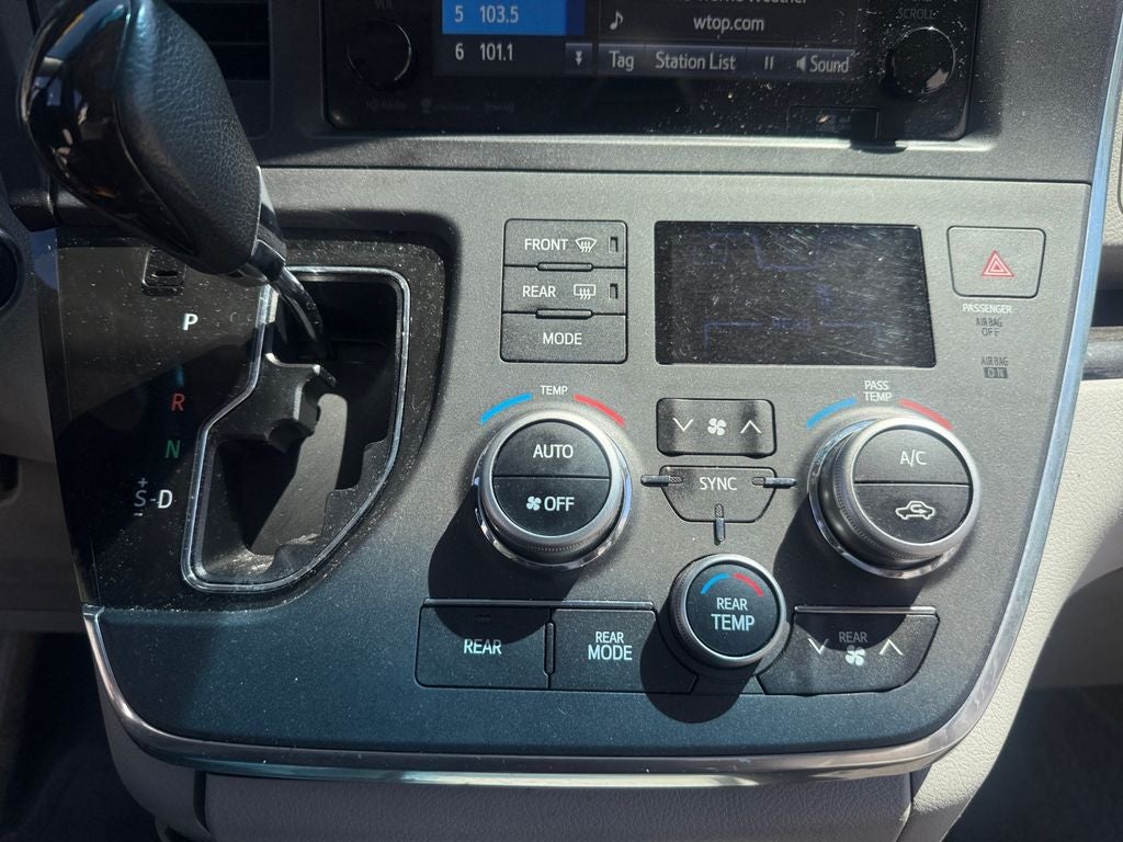 2017 Toyota Sienna XLE Premium 8 Passenger