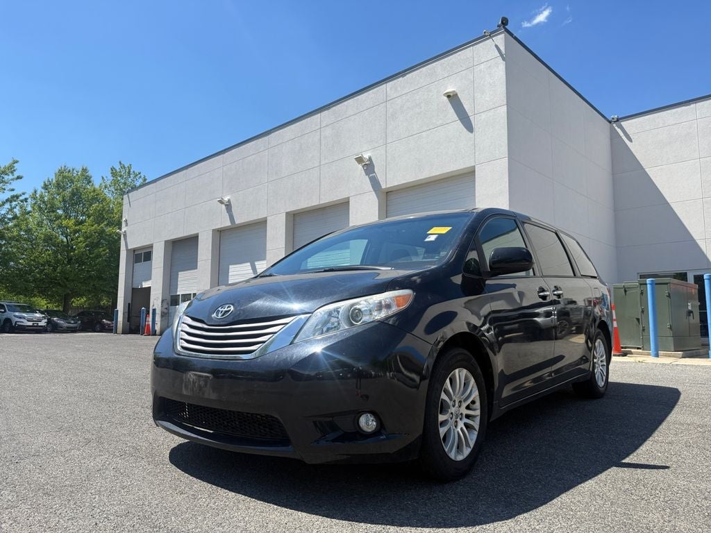 2017 Toyota Sienna XLE Premium 8 Passenger