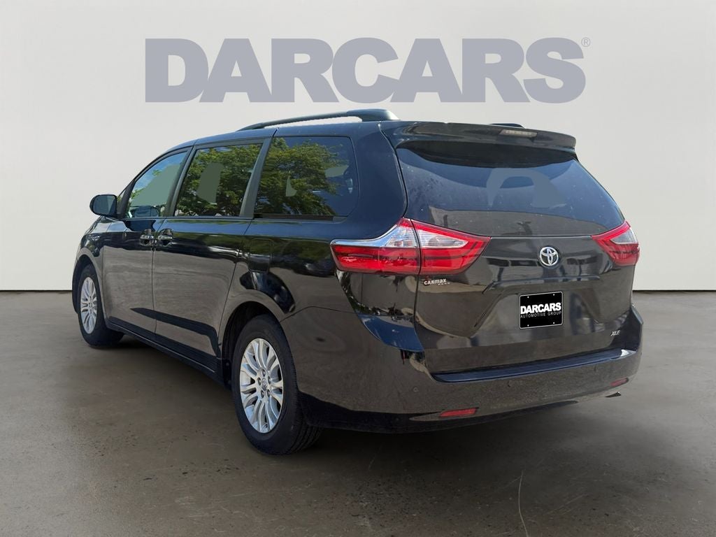 2017 Toyota Sienna XLE Premium 8 Passenger