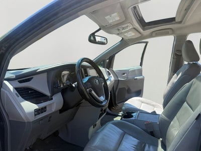 2017 Toyota Sienna XLE Premium 8 Passenger