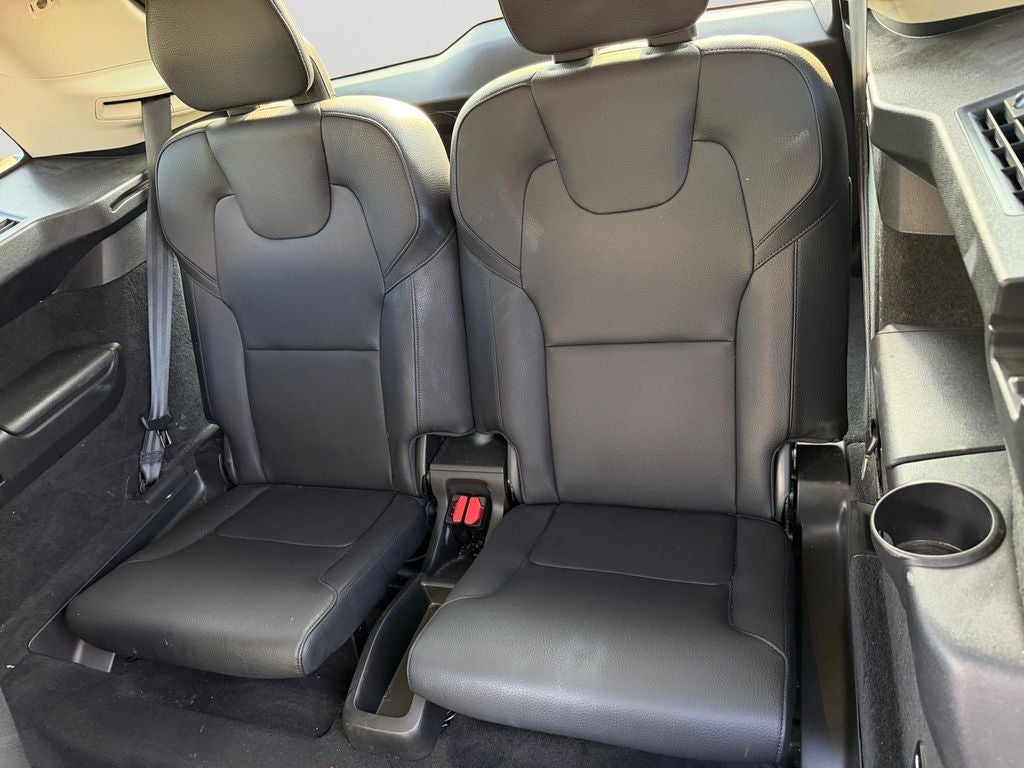 2021 Volvo XC90 T6 Momentum