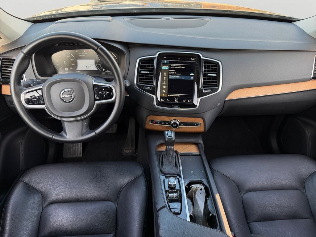 2021 Volvo XC90 T6 Momentum