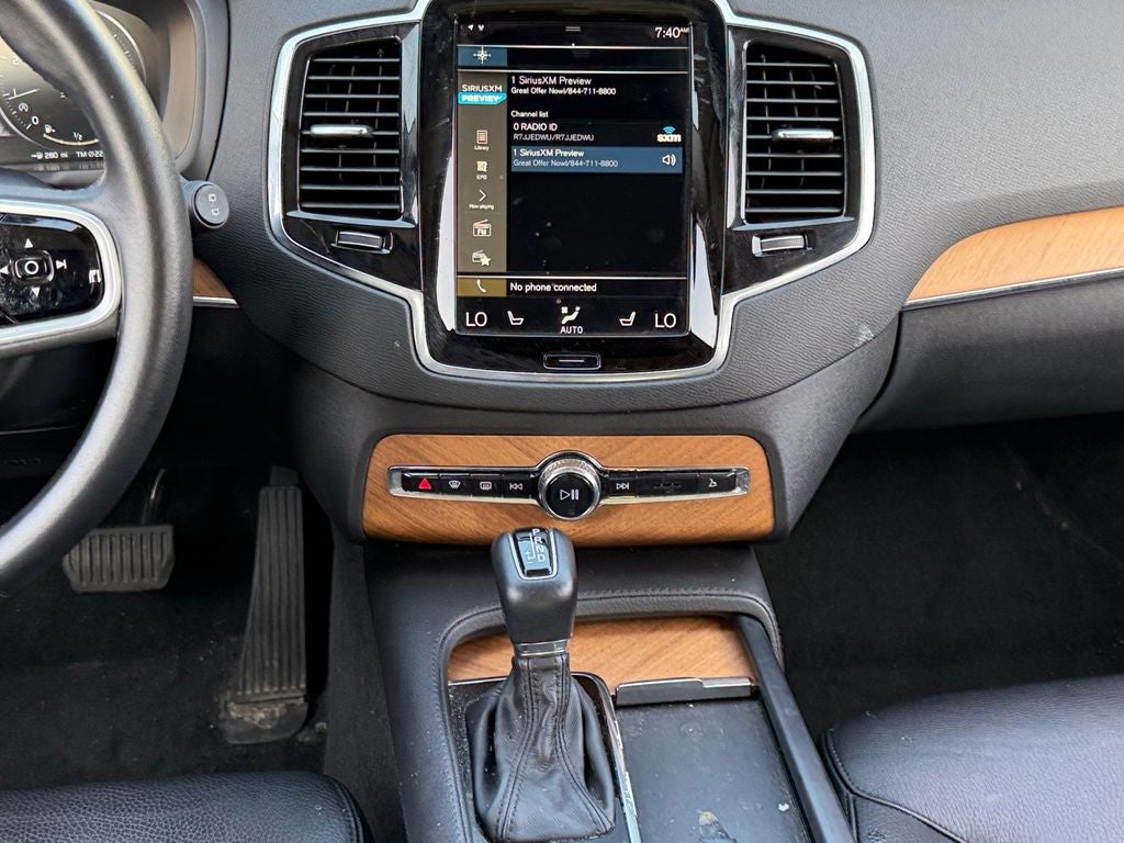 2021 Volvo XC90 T6 Momentum
