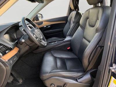 2021 Volvo XC90 T6 Momentum