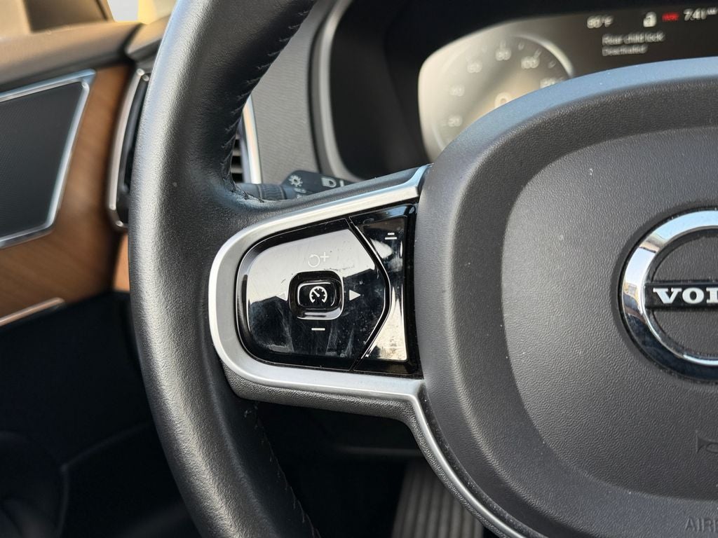 2021 Volvo XC90 T6 Momentum