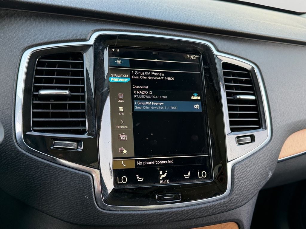 2021 Volvo XC90 T6 Momentum