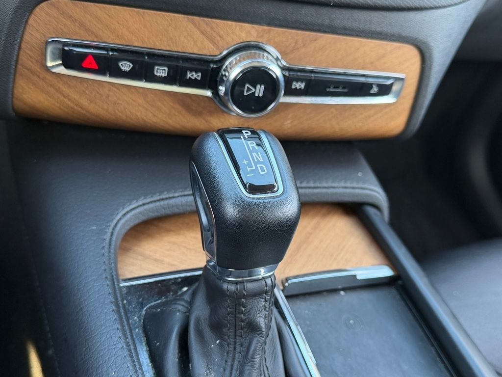 2021 Volvo XC90 T6 Momentum