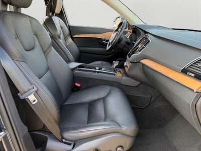 2021 Volvo XC90 T6 Momentum