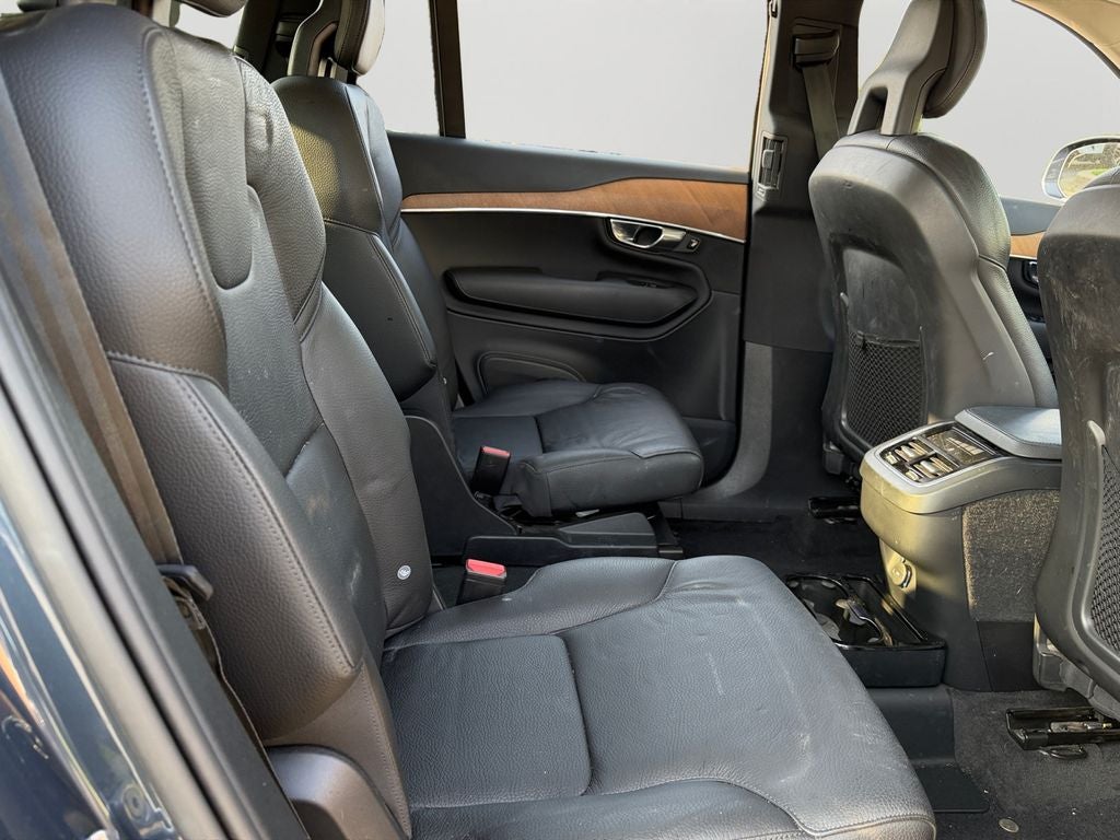2021 Volvo XC90 T6 Momentum