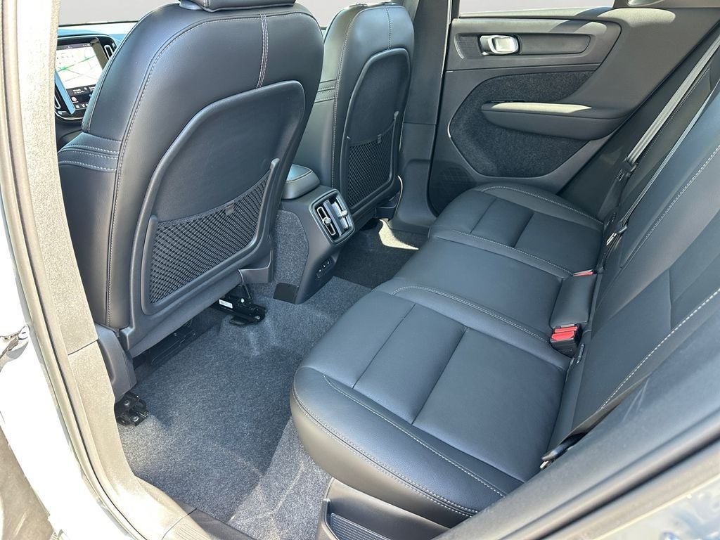 2025 Volvo XC40 B5 Core